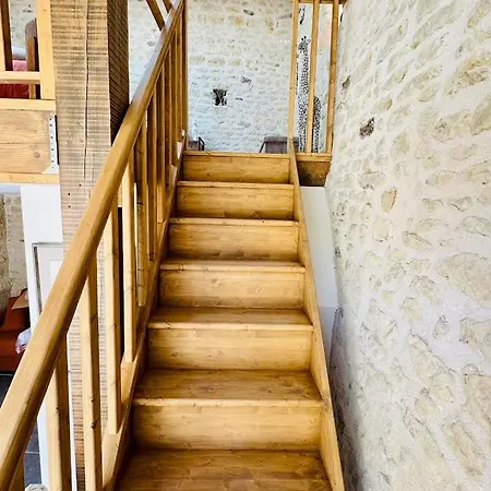 Gasthuis Le 24 Proche Du Futuroscope - Jacuzzi Compris