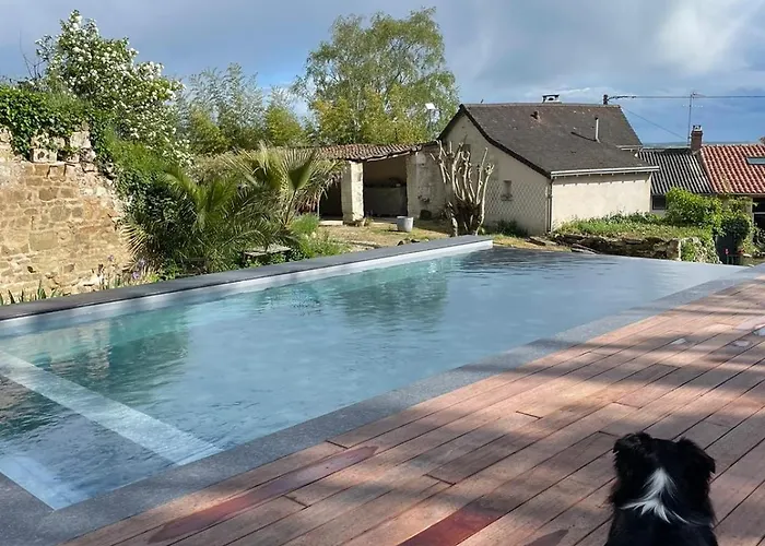 Pensión Le 24 Proche Du Futuroscope - Jacuzzi Compris 4*