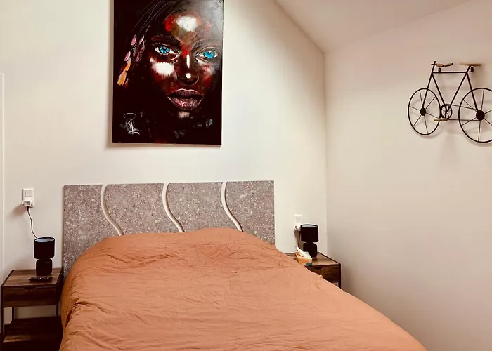 Pensión Le 24 Proche Du Futuroscope - Jacuzzi Compris 4*