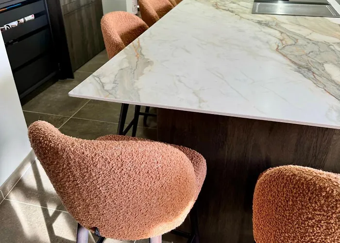 Pensión Le 24 Proche Du Futuroscope - Jacuzzi Compris