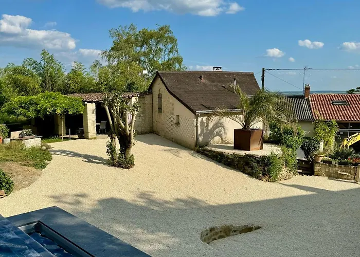 Pensión Le 24 Proche Du Futuroscope - Jacuzzi Compris 4*