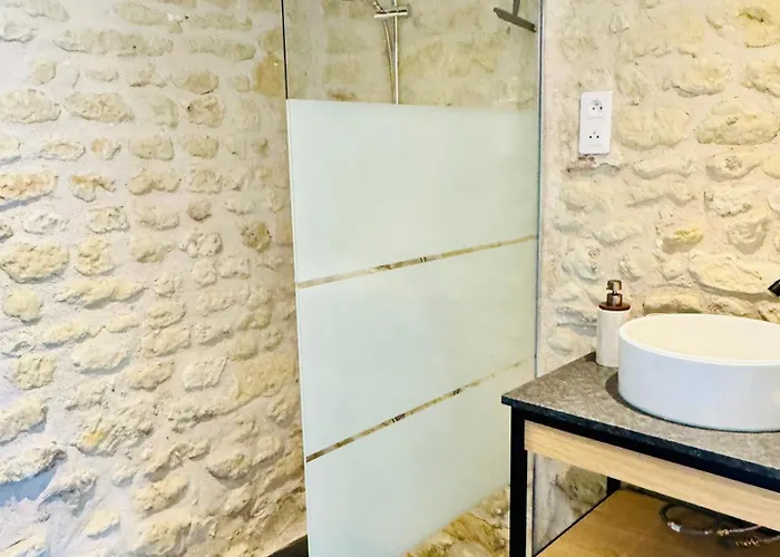 Pensión Le 24 Proche Du Futuroscope - Jacuzzi Compris 4*