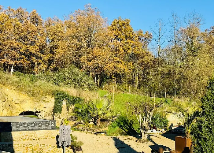 Pensión Le 24 Proche Du Futuroscope - Jacuzzi Compris 4*