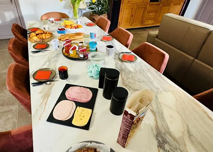 Pensión Le 24 Proche Du Futuroscope - Jacuzzi Compris 4*